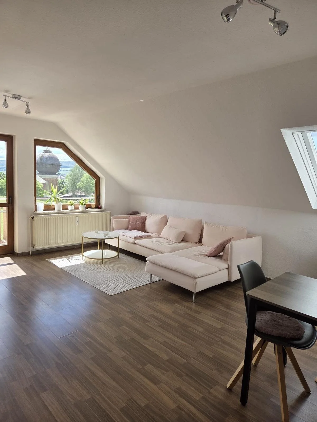 Bahar Abraham Immobilien, 3-Zimmer-Dachgeschosswohnung Bebra, Wohnzimmer mit Ausblick