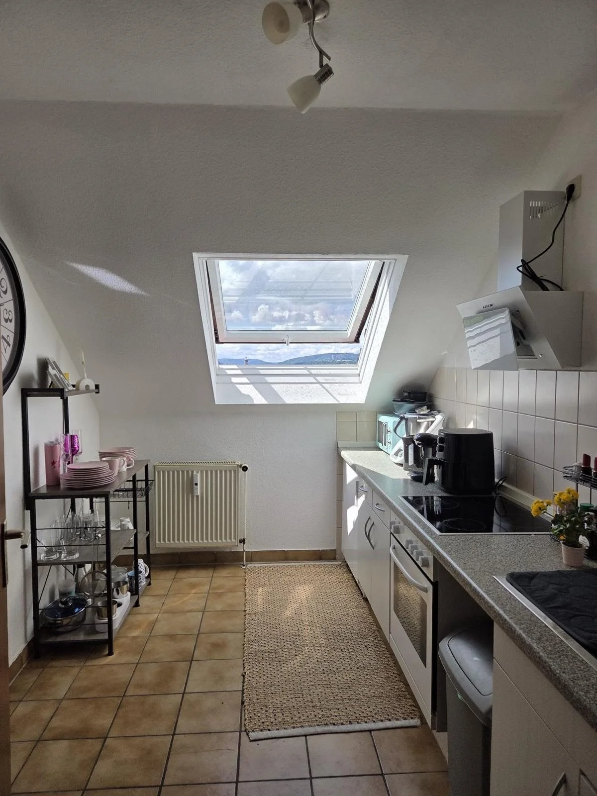 Bahar Abraham Immobilien, 3-Zimmer-Dachgeschosswohnung Bebra, Küche (derzeitiger Küchenbereich)