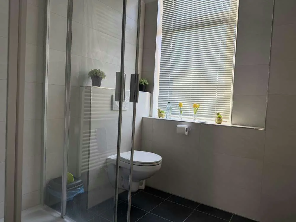 Mehrfamilienhaus in Eisenach - Gäste-WC mit Fenster