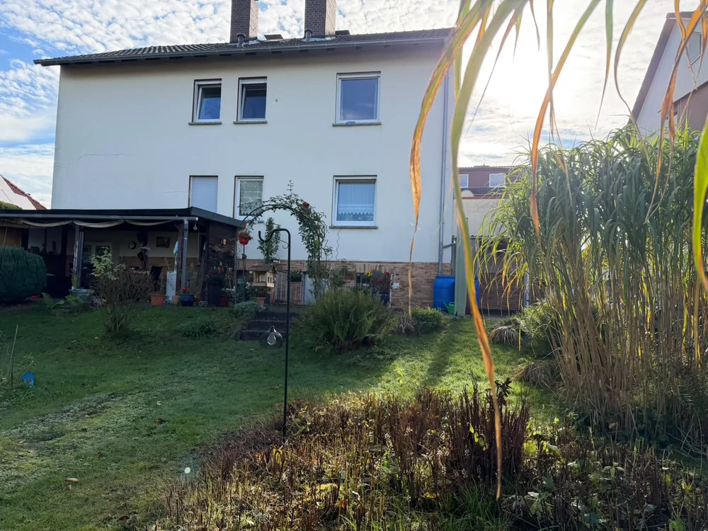 Zweifamilienhaus in Bebra – Rückansicht mit Garten